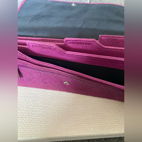 🔥 Clearance Sale - Leather Saddler travel clutch/purse - Picture 2 of 4